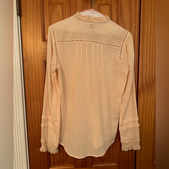 Peach 🍑 blouse - Picture 4 of 5